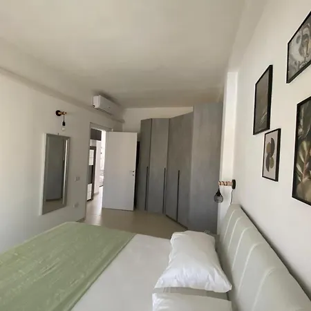 Civico 107 - With Private Parking 公寓