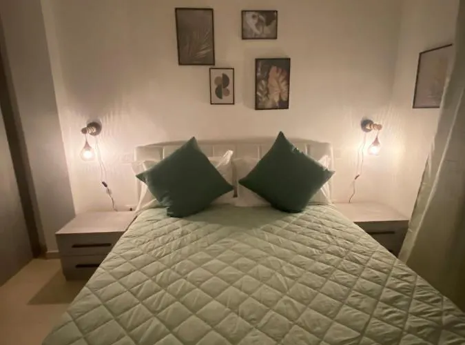 Civico 107 - With Private Parking 公寓